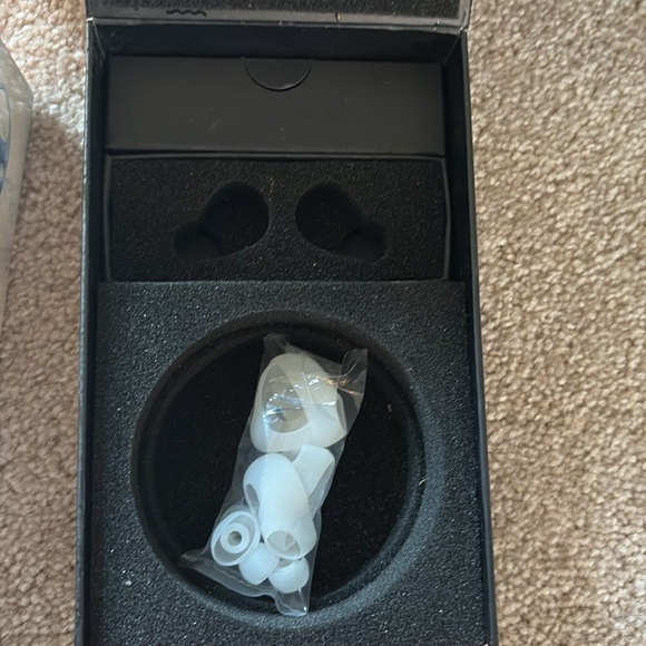 JBL wireless ear buds. New in box-in original box with instructions, charger - Picture 10 of 12